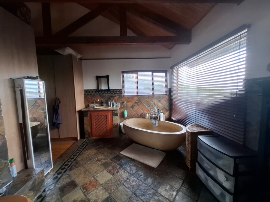 5 Bedroom Property for Sale in Waterkloof East North West